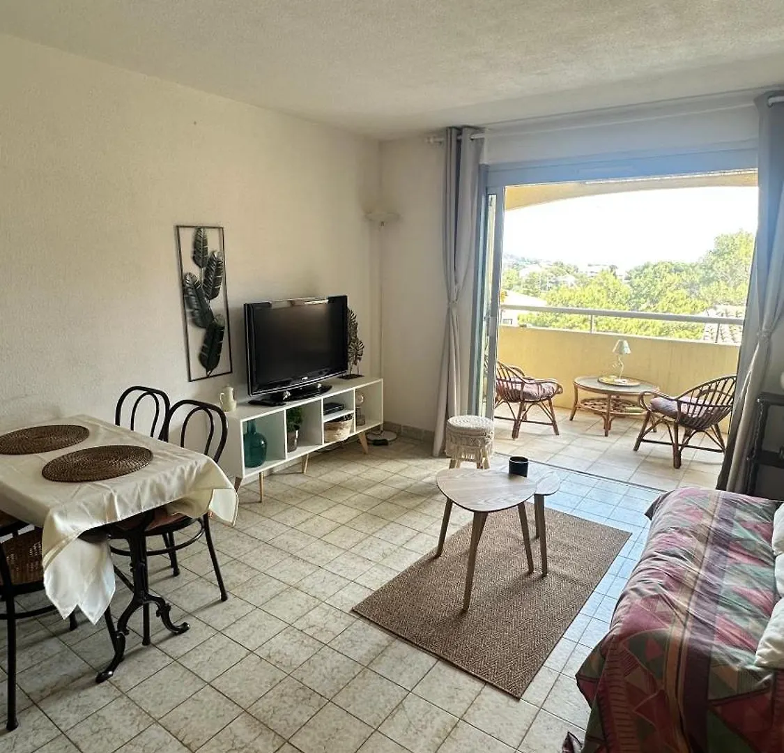 Cozy Studio For 3 People Saint-Raphael  Apartment