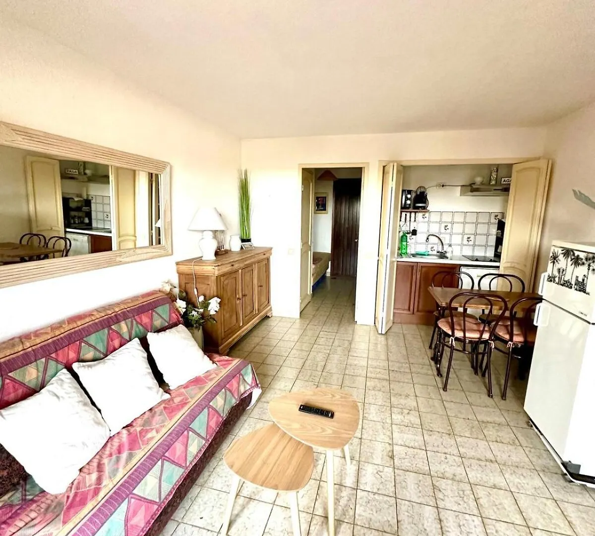 Cozy Studio For 3 People Saint-Raphaël Lägenhet